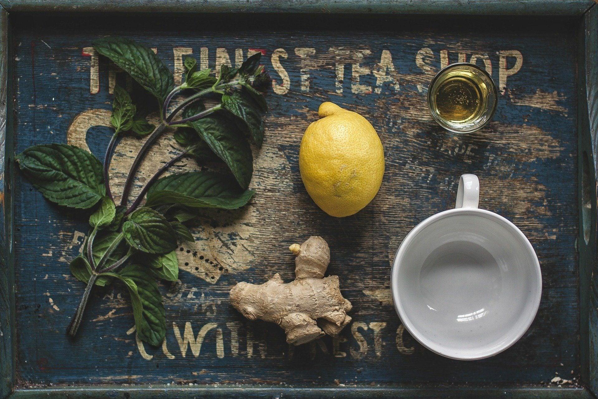 Green tea with lemon and honey in empty outlet stomach